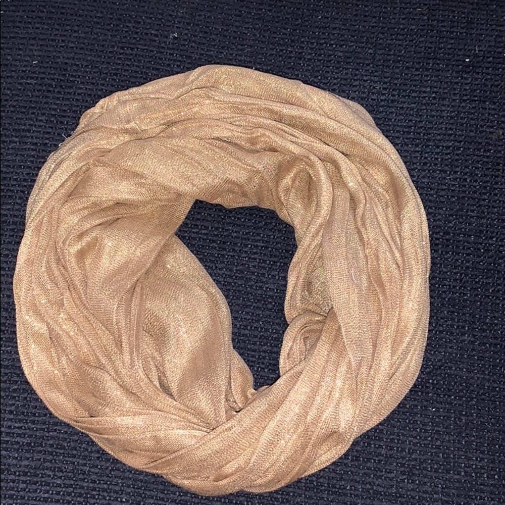 🌟 Never Worn ! LOFT gold infinity scarf